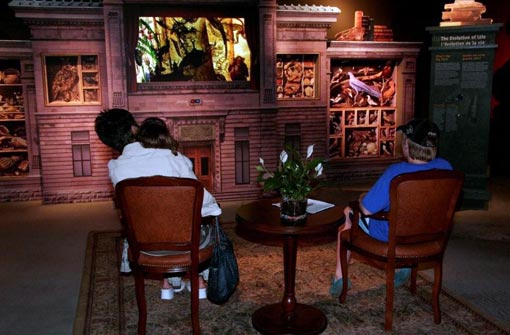 Viewing a presentation in the visitor gallery